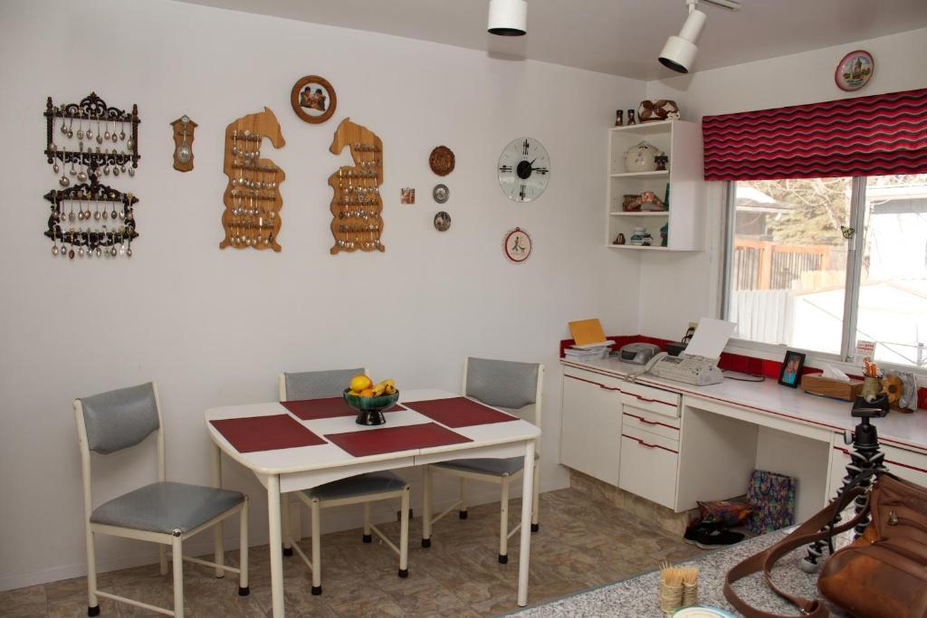 Cozy Nest Bed & Breakfast YYC Dış mekan fotoğraf
